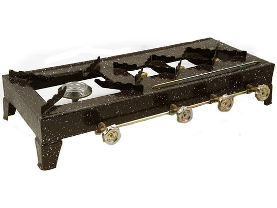 Κουζίνα καφενείου με τρεις εστίες